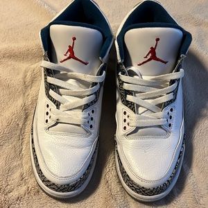 Jordan man shoes , color white and blue , size 11